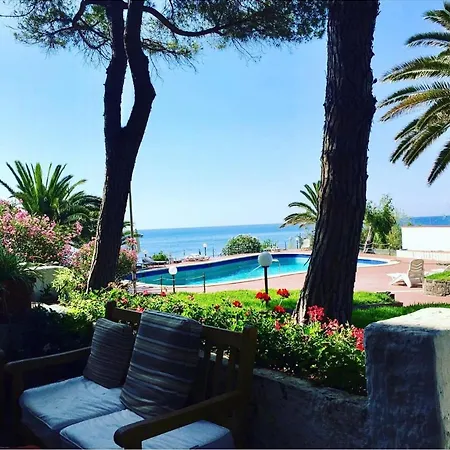 Naxos Paradise *